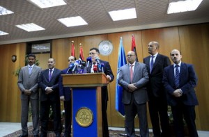 رئيس الوزراء الليبي الجديد فايز السراج يتحدث في مؤتمر صحفي في طرابلس يوم 30 مارس آذار 2016. تصوير: إسماعيل الزيتوني - رويترز.