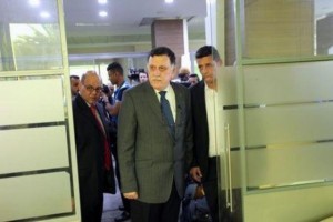  فائز السراج رئيس وزراء الحكومة المدعومة من الأمم المتحدة يزور مقر المركز الإعلامي للحكومة بعد أول اجتماع تعقده في طرابلس يوم 11 يوليو تموز 2016. تصوير هاني عمارة - رويترز. 